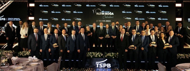 Takasbank Genel Müdürü Dr. Yunus Arıncı, 10. Altın Boğa Ödülleri Töreni’nde “Portföy Yönetim Faaliyeti” Ödüllerini Takdim Etti