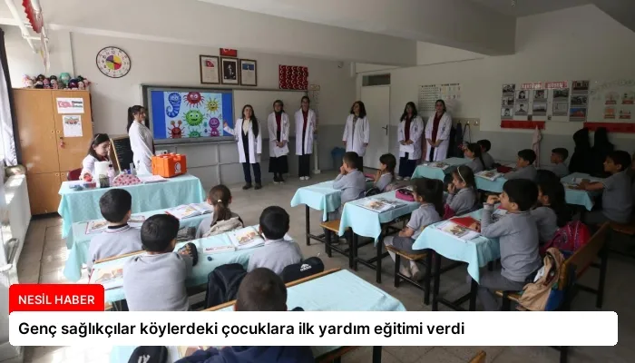 Genç sağlıkçılar köylerdeki çocuklara ilk yardım eğitimi verdi